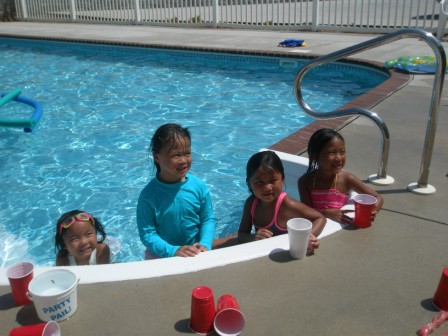 Kasen and China girlfriends in the pool